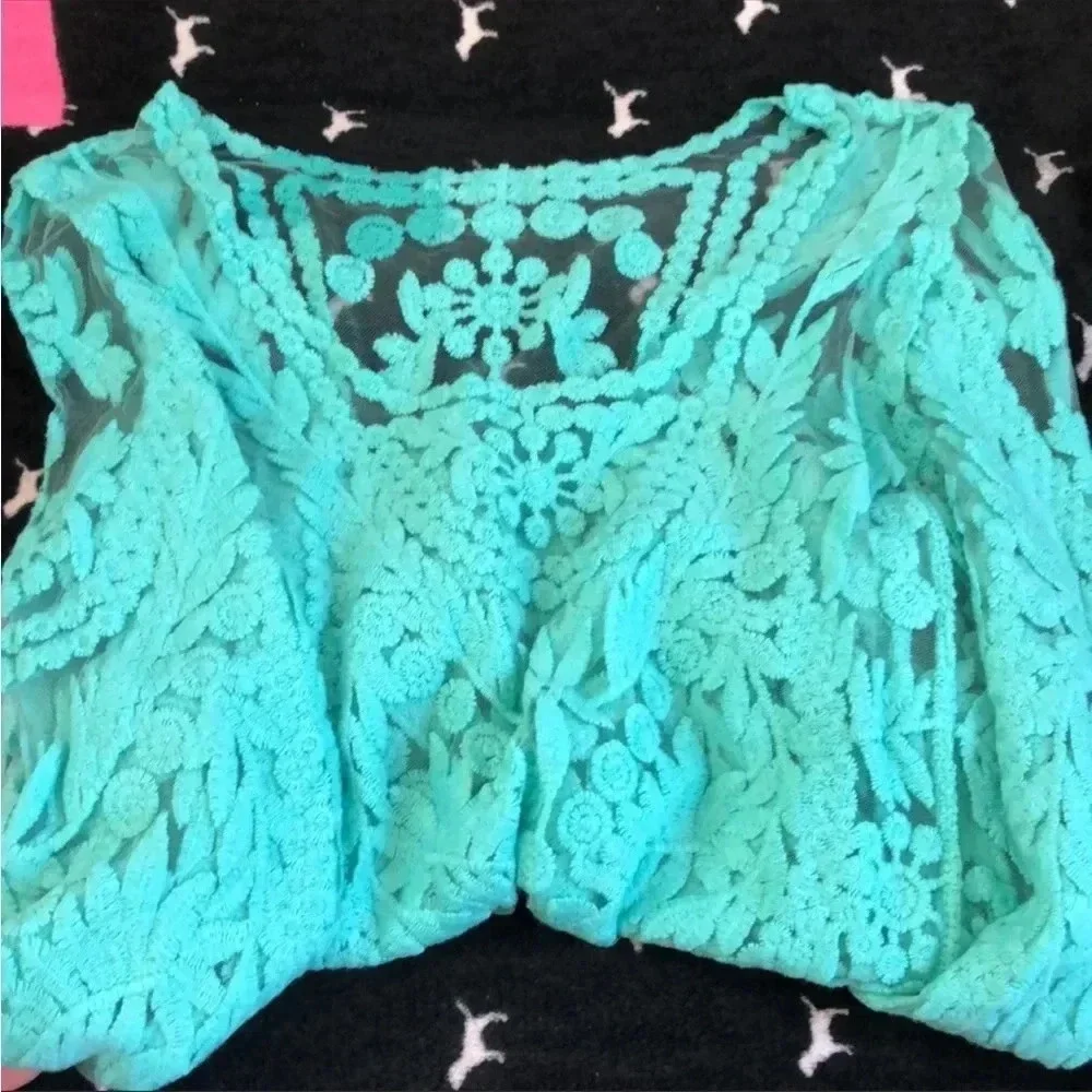 🛍️ Mint floral sheer top